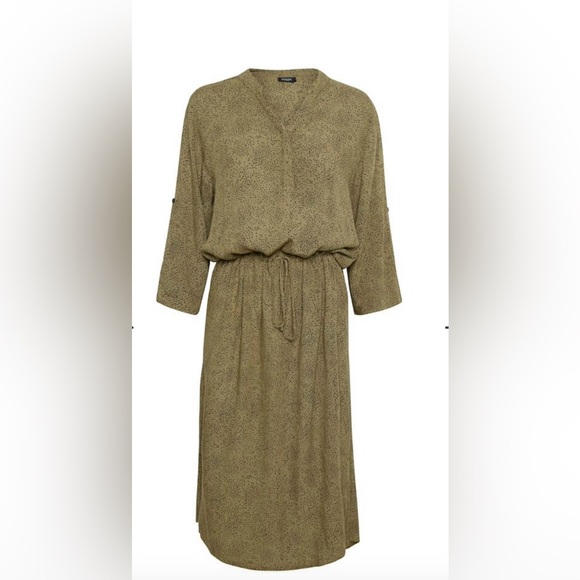 Soaked in luxury zaya dress. - Picture 3 of 6